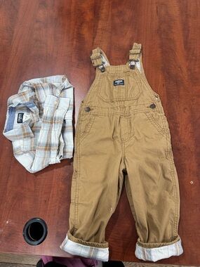 OshKosh B'gosh matching shirt and overalls set - Kids in Tan
